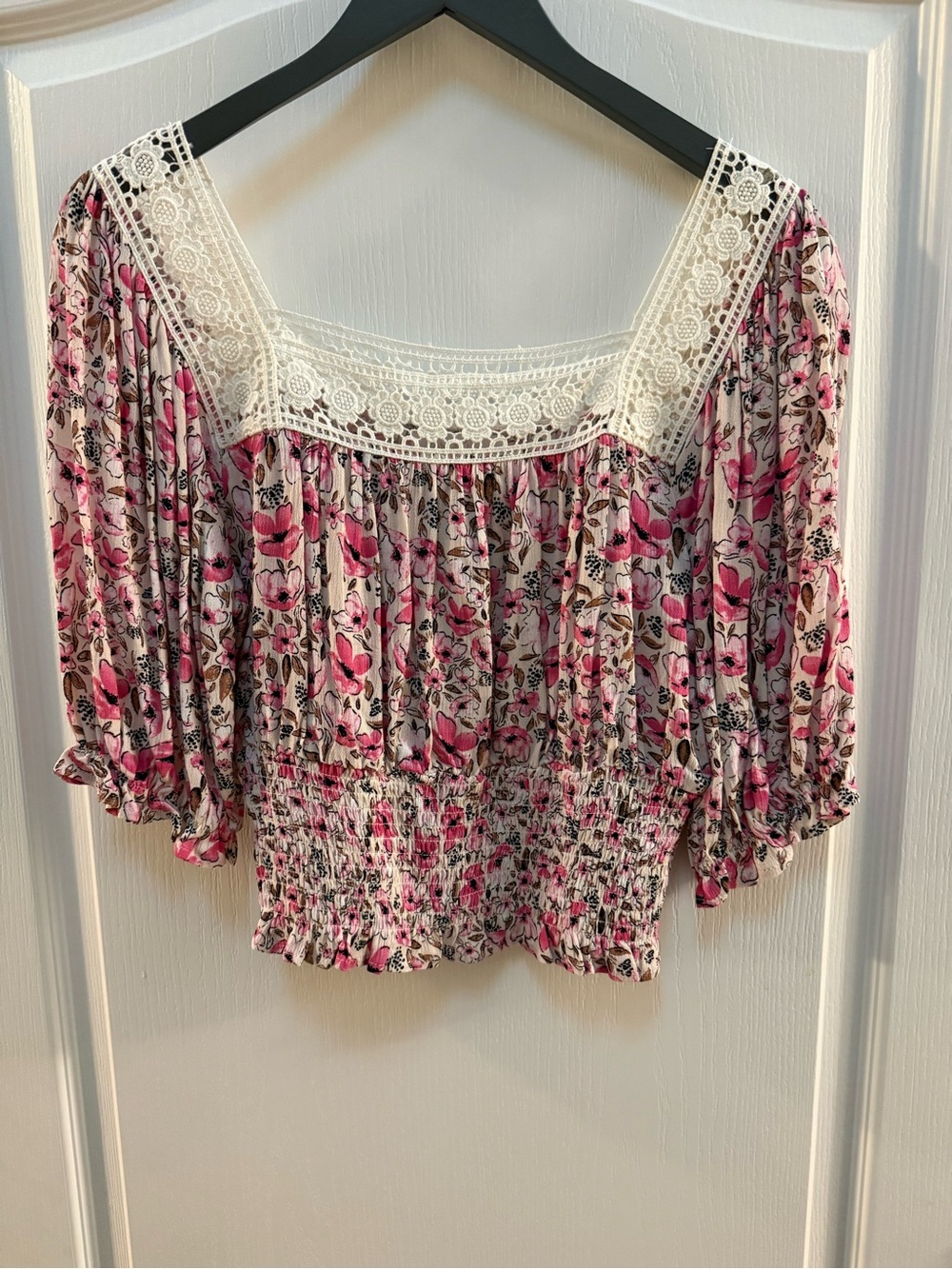 Francesca’s Size Large Pink Floral Smocked Crop Top Puff Sleeve Blouse NWT